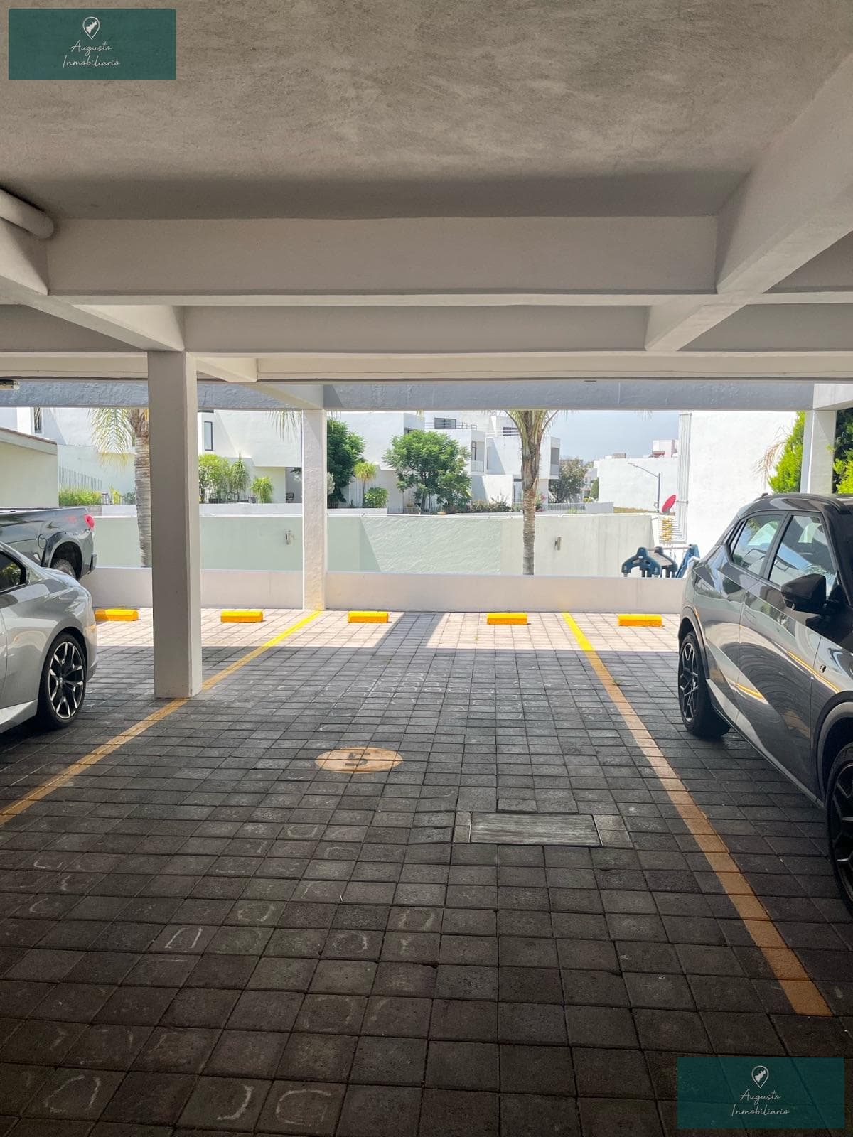 Apartment - Cañadas del Lago Subdivision