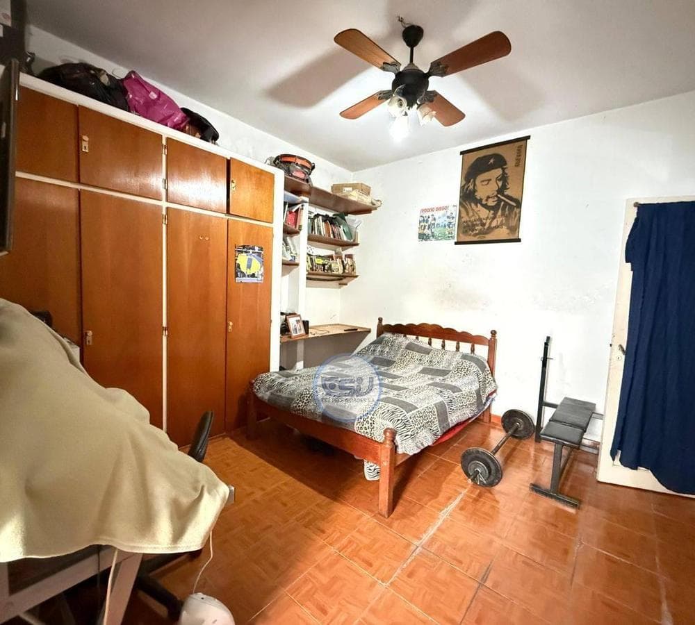 FOR SALE: 4-ROOM APARTMENT IN FLORES, IN NEED OF RENOVATION