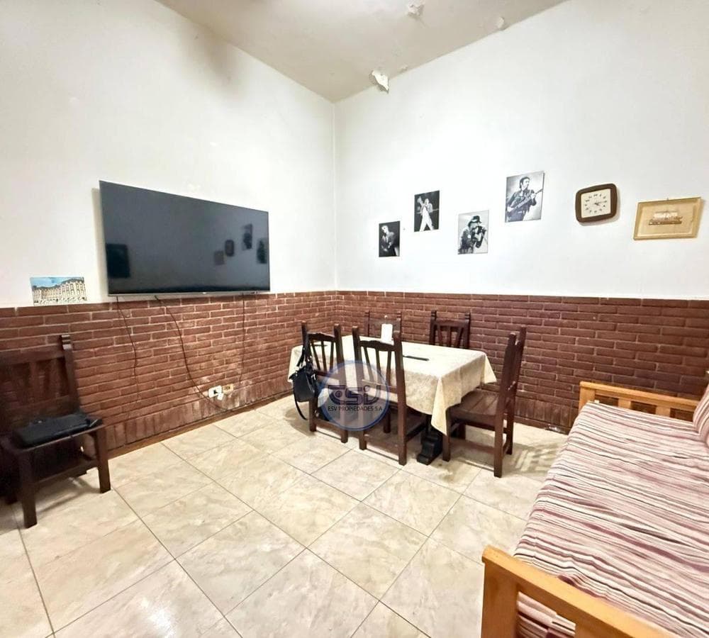 FOR SALE: 4-ROOM APARTMENT IN FLORES, IN NEED OF RENOVATION