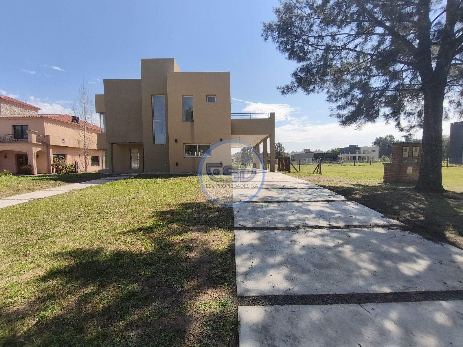Brand-new 4-room house for sale, with garden, pool, and barbecue, in Principado Ciudad Náutica, San Vicente