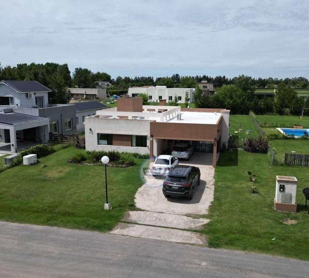 4-ROOM HOUSE FOR SALE IN FINCAS DEL ALBA WITH SWIMMING POOL AND BARBECUE