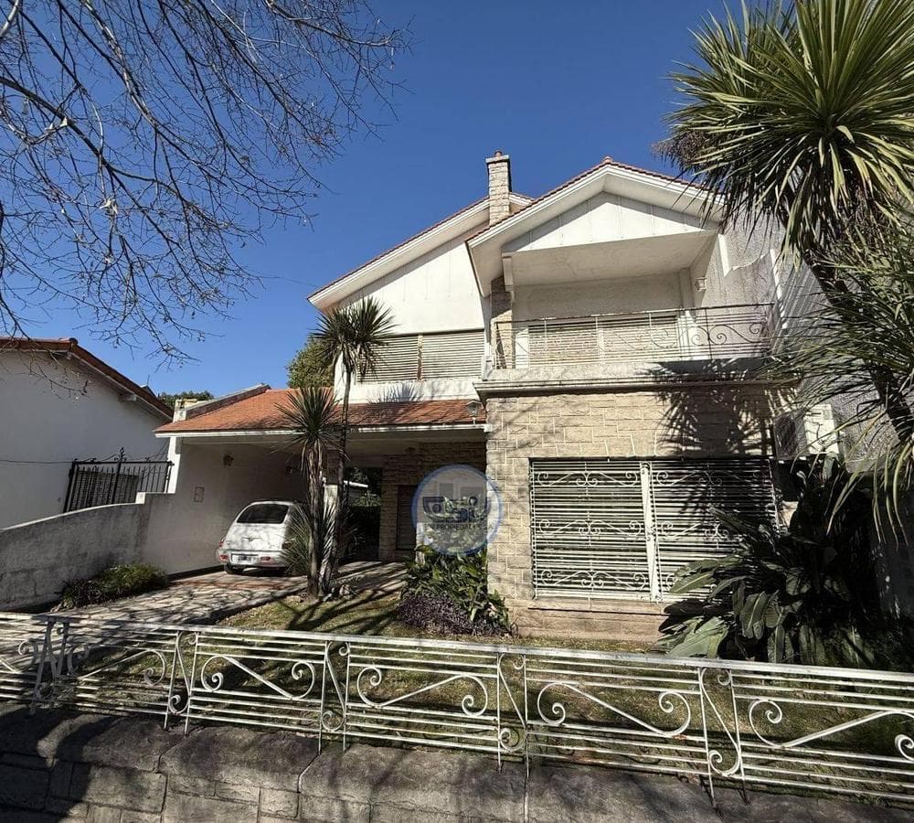6-ROOM GARDEN HOUSE FOR SALE IN LOMAS ON ITS OWN LOT