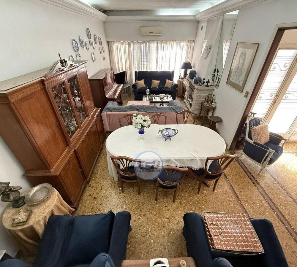 6-ROOM GARDEN HOUSE FOR SALE IN LOMAS ON ITS OWN LOT