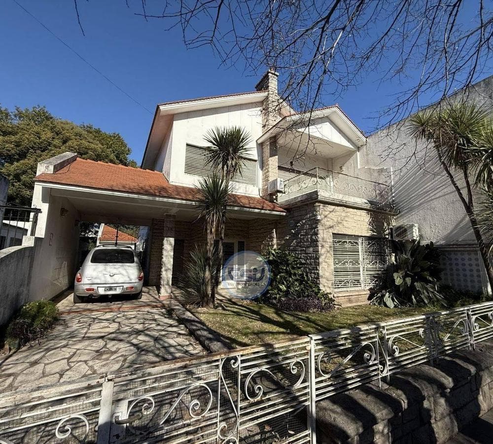 6-ROOM GARDEN HOUSE FOR SALE IN LOMAS ON ITS OWN LOT