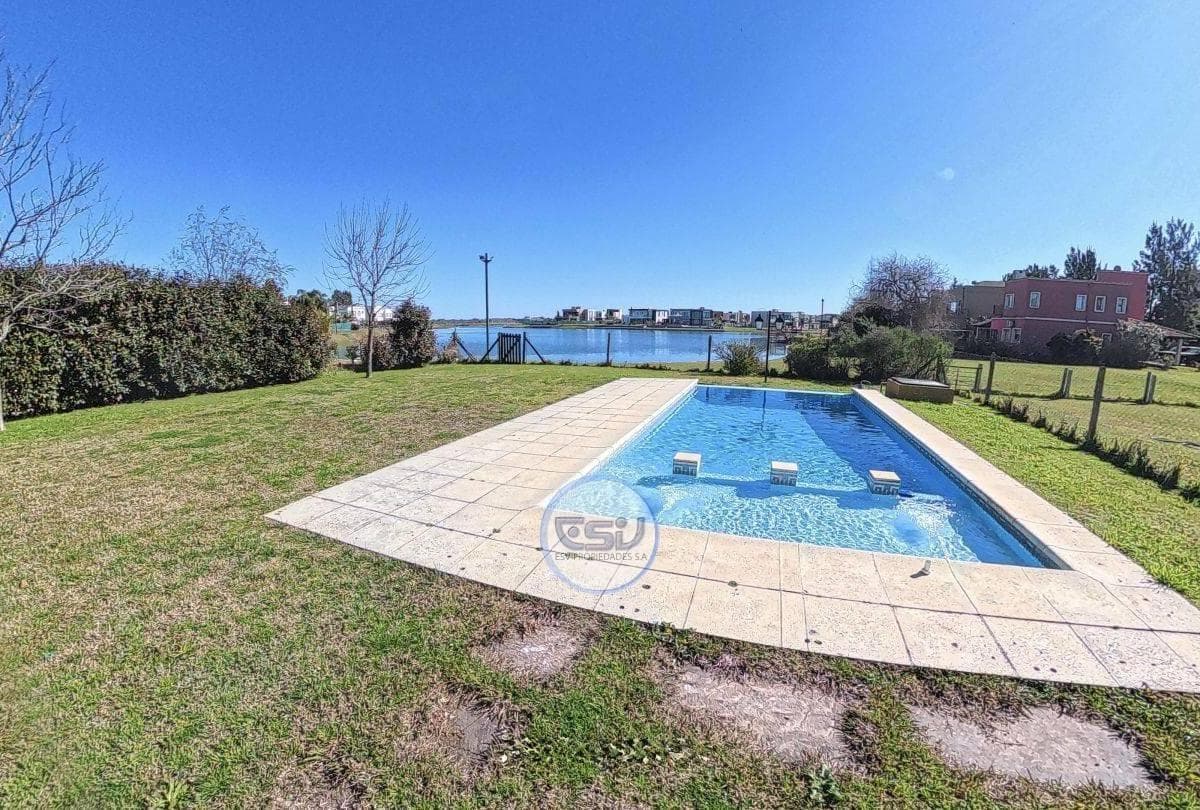 4-ROOM HOUSE IN PRINCIPADO, CIUDAD NAUTICA, WITH A VIEW OF THE LAGOON