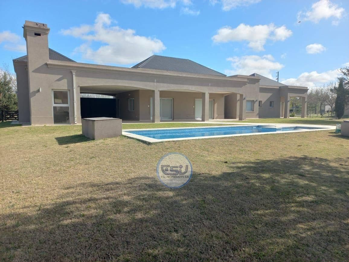 6-ROOM HOUSE FOR RENT IN FINCAS DE SAN VICENTE