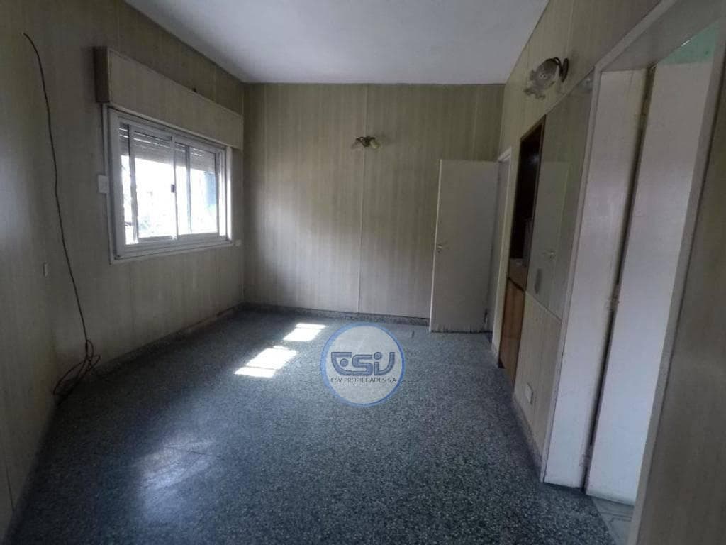 HOUSE FOR SALE: 4 BEDROOMS, TERRACE, ENCLOSED BARBECUE AREA, LAUNDRY ROOM, COURTYARD WITH PARKING SPACE