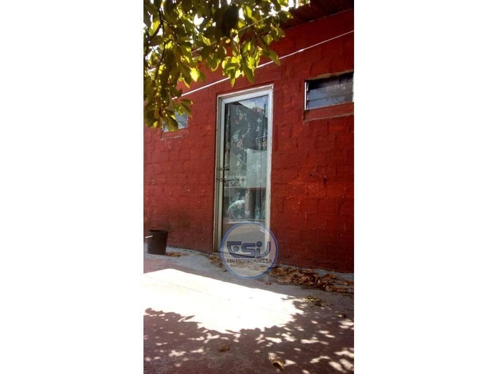 HOUSE FOR SALE IN MONTE CASTRO, 8.66 X 28, WITH STORAGE ROOM