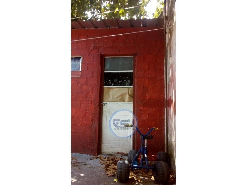 HOUSE FOR SALE IN MONTE CASTRO, 8.66 X 28, WITH STORAGE ROOM