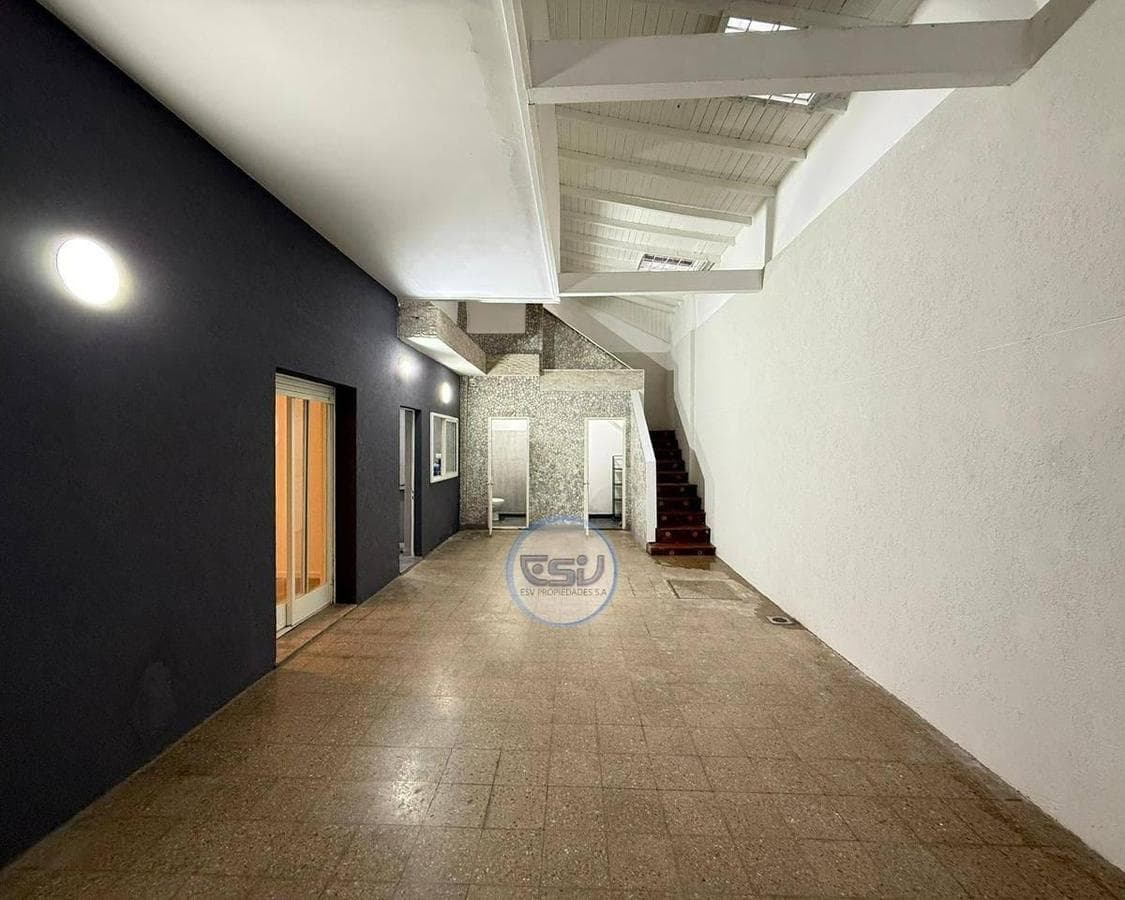 HOUSE FOR SALE: 3 BEDROOMS, MONTE CASTRO, BARBECUE AREA, TERRACE
