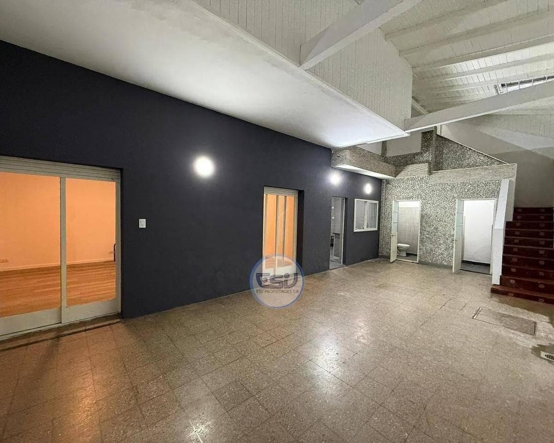 HOUSE FOR SALE: 3 BEDROOMS, MONTE CASTRO, BARBECUE AREA, TERRACE