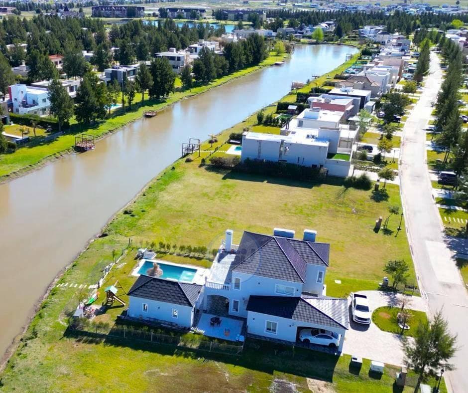 FOR SALE: 1,100-SQUARE-METER LOT IN THE PRINCIPADO CIUDAD NAUTICA CANNING