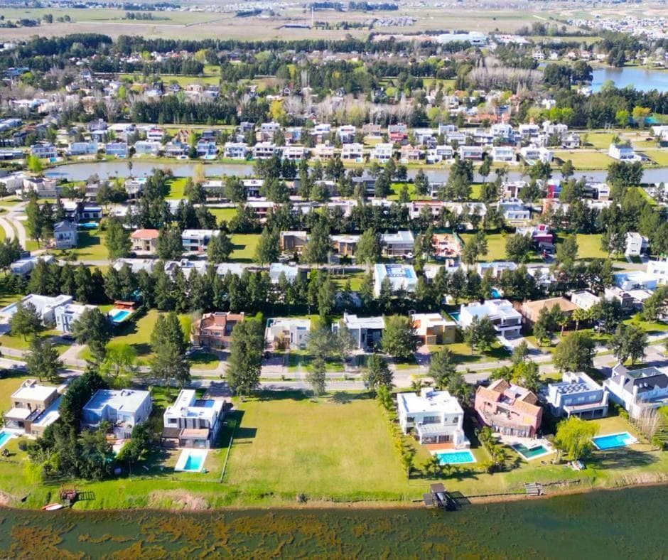 FOR SALE: 1,100-SQUARE-METER LOT IN THE PRINCIPADO CIUDAD NAUTICA CANNING