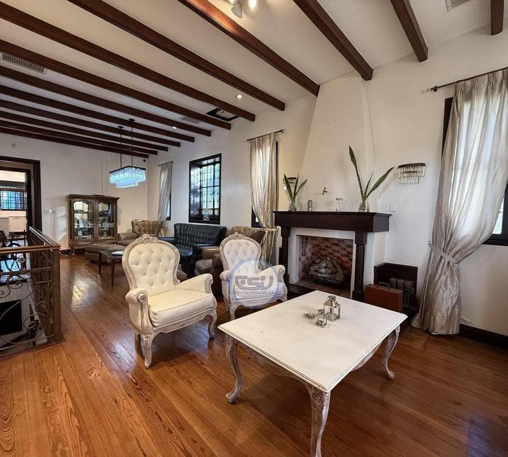 TOP-OF-THE-LINE HOME FOR SALE IN ADROGUE