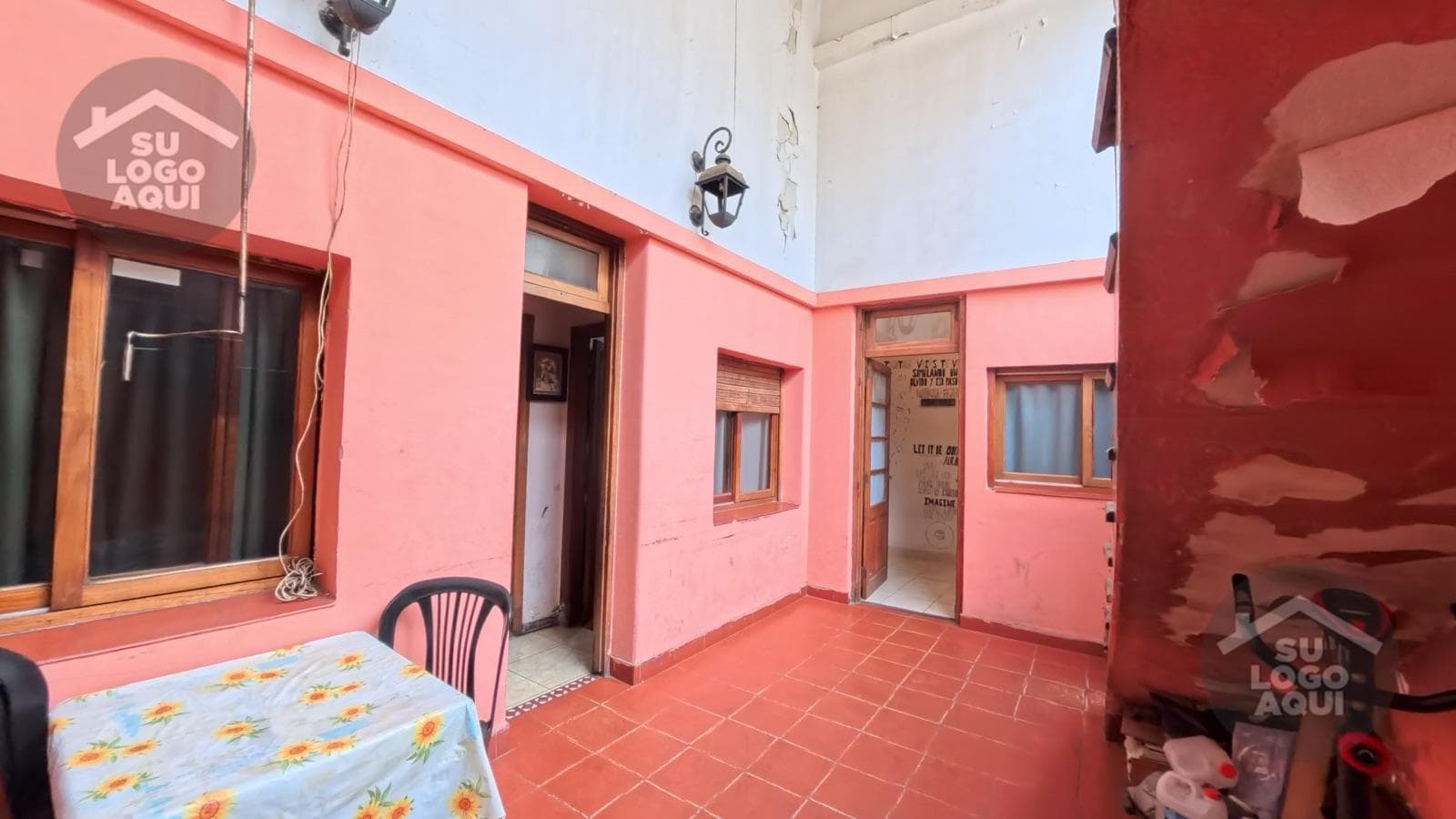 FOR SALE: 4-ROOM APARTMENT IN FLORES, IN NEED OF RENOVATION