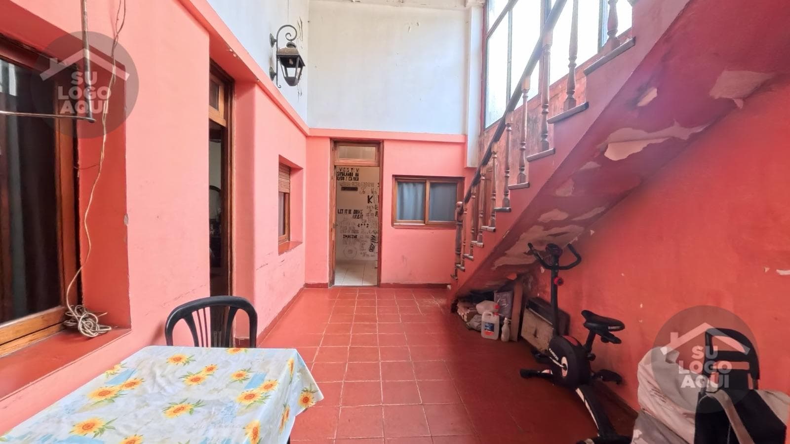 FOR SALE: 4-ROOM APARTMENT IN FLORES, IN NEED OF RENOVATION