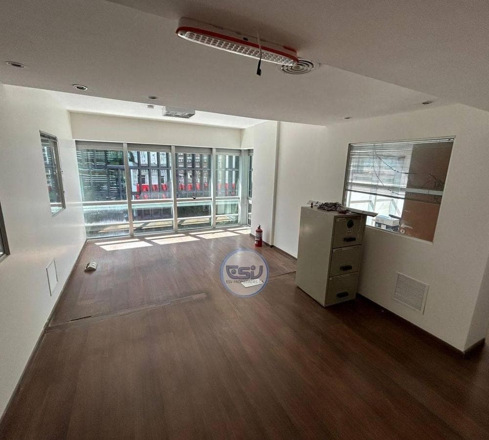 FOR SALE: 250 M2 ENTIRE FLOOR OFFICE SPACE IN SAN TELMO WITH PARKING SPACE
