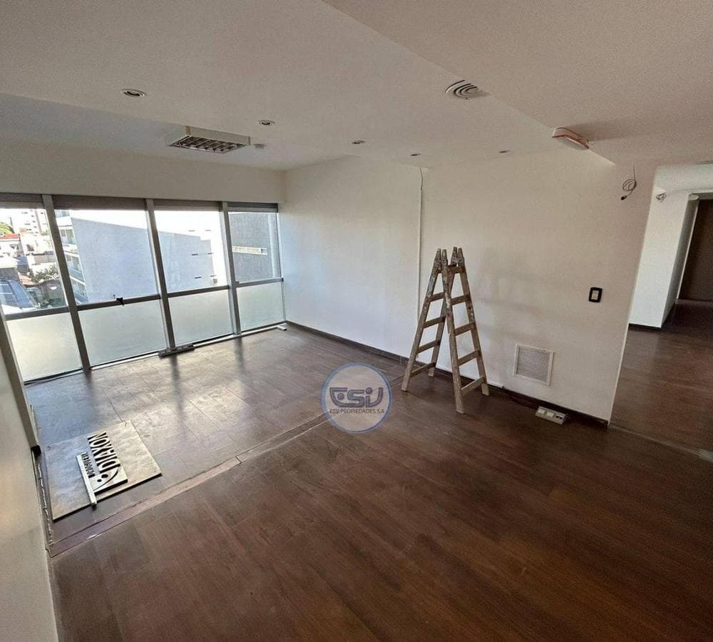 FOR SALE: 250 M2 ENTIRE FLOOR OFFICE SPACE IN SAN TELMO WITH PARKING SPACE