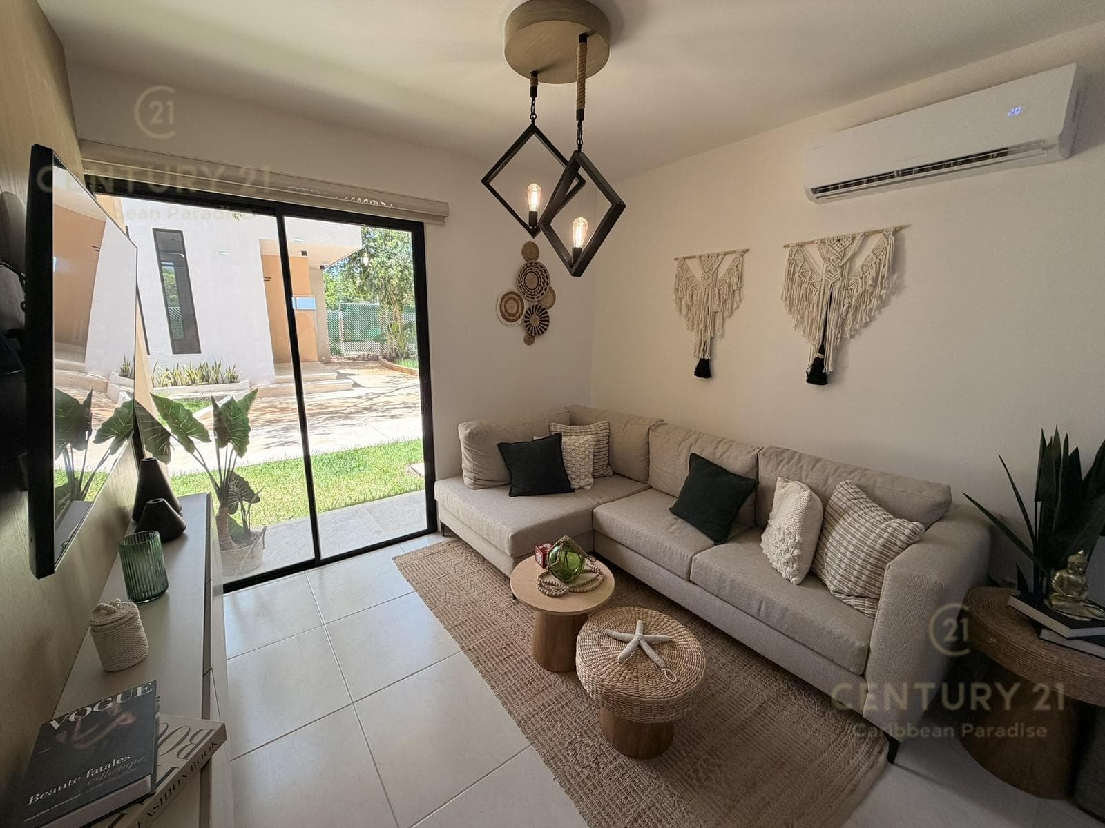 Apartment for Sale on Huayacan Ave., Available Immediately, C4150