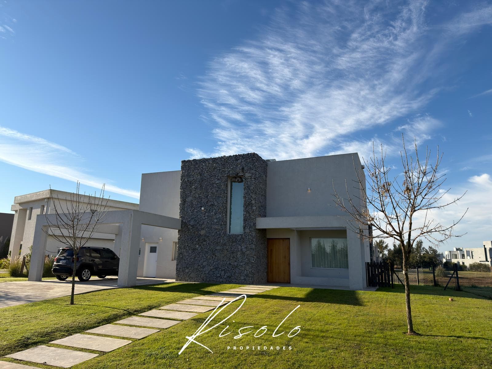 House for Sale. Barbecue. Pool. 3 bedrooms. Gated Community. Escobar