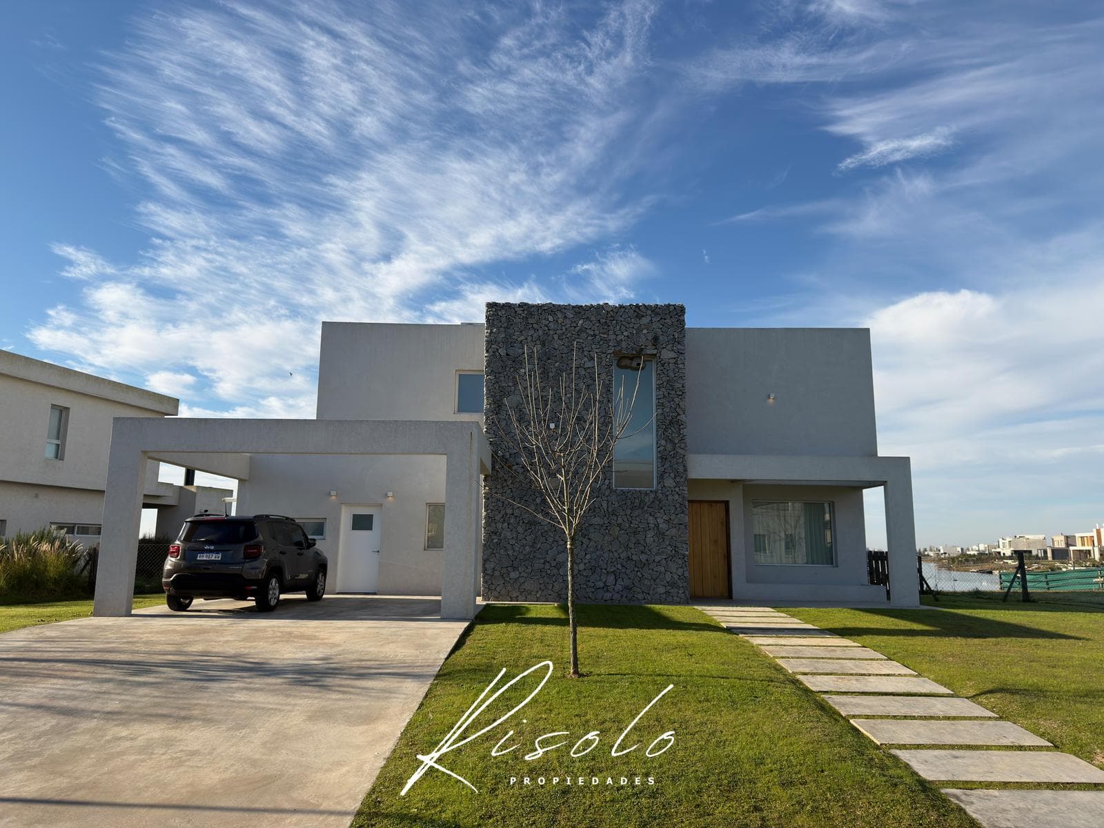 House for Sale. Barbecue. Pool. 3 bedrooms. Gated Community. Escobar