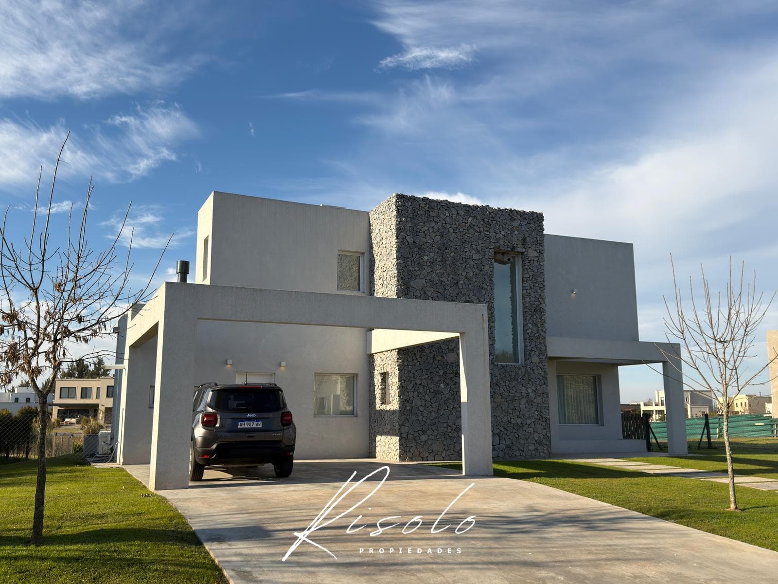House for Sale. Barbecue. Pool. 3 bedrooms. Gated Community. Escobar
