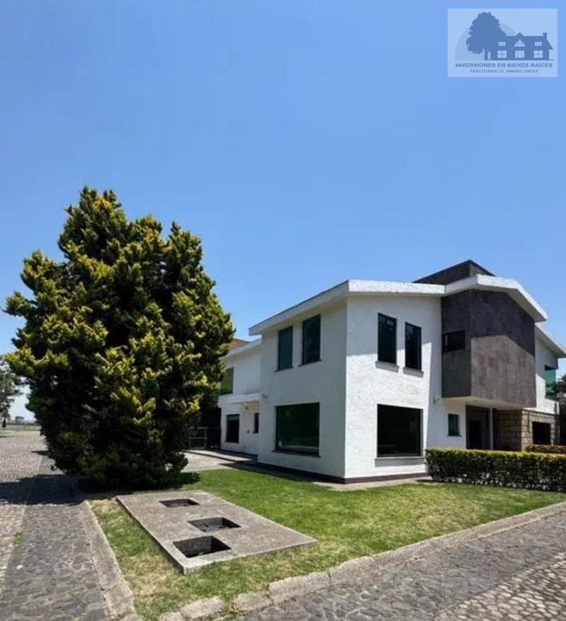 House for Sale in Ocoyoacac, 20 Minutes from Plazas Outlet