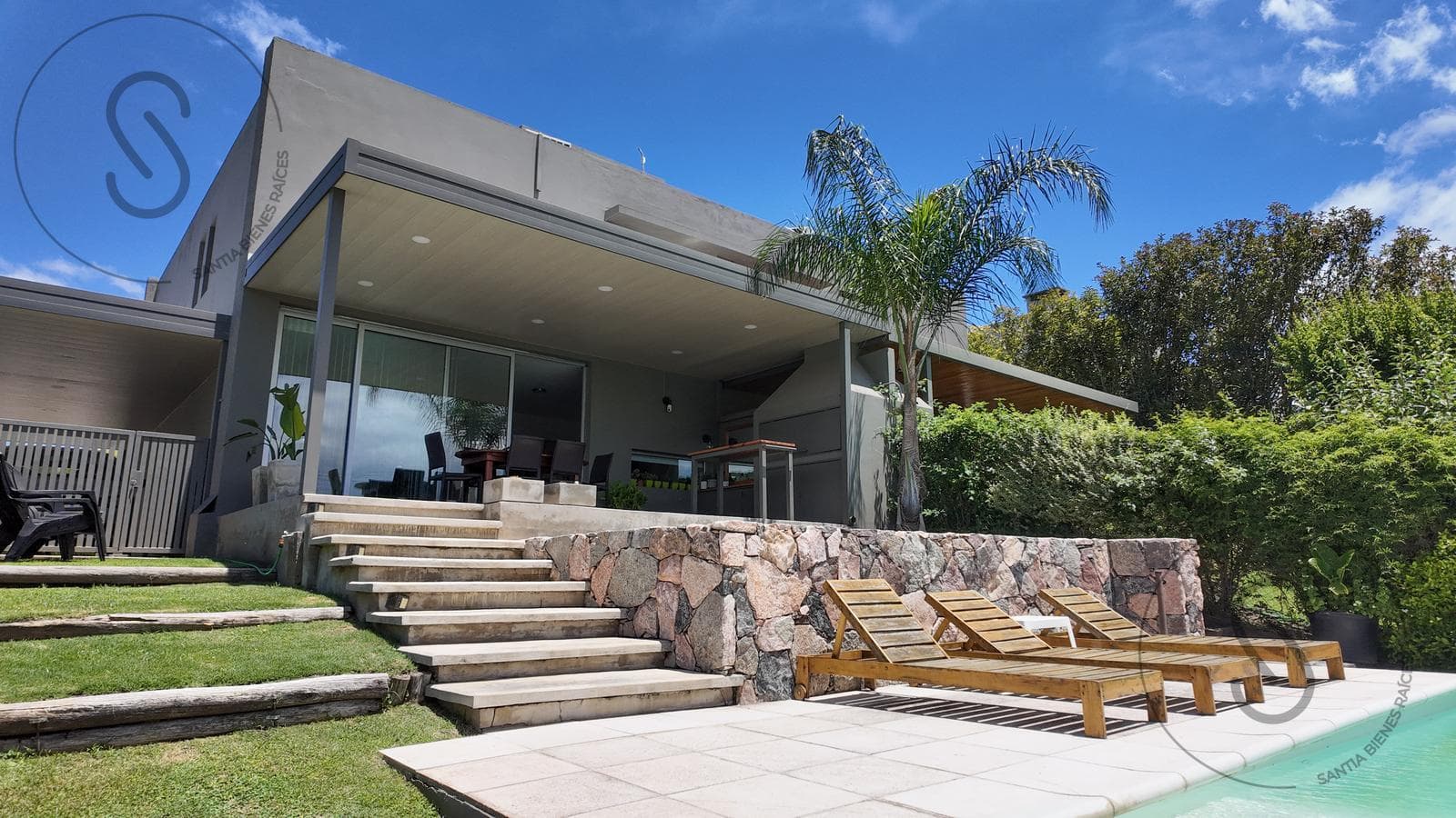 3-Bedroom House for Sale in Country La Cuesta with Pool