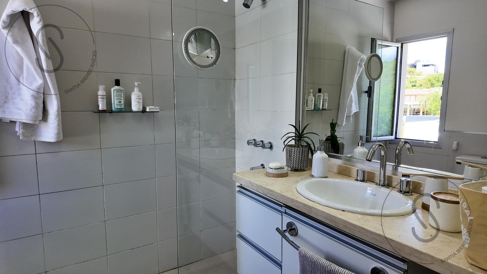 3-Bedroom House for Sale in Country La Cuesta with Pool