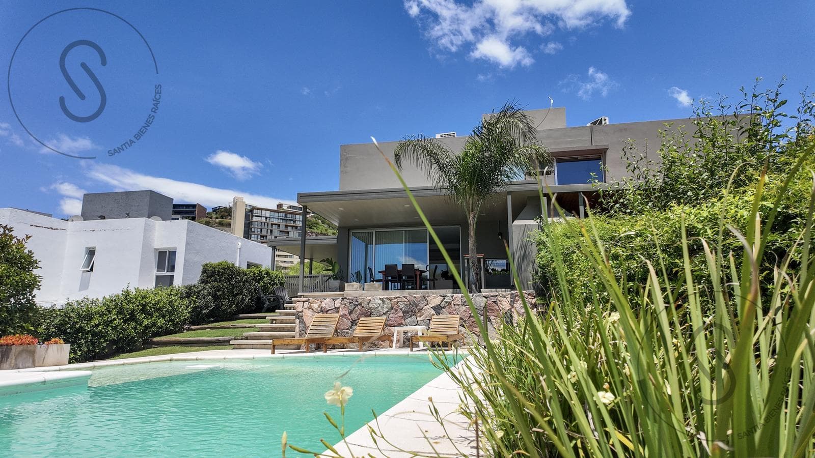 3-Bedroom House for Sale in Country La Cuesta with Pool