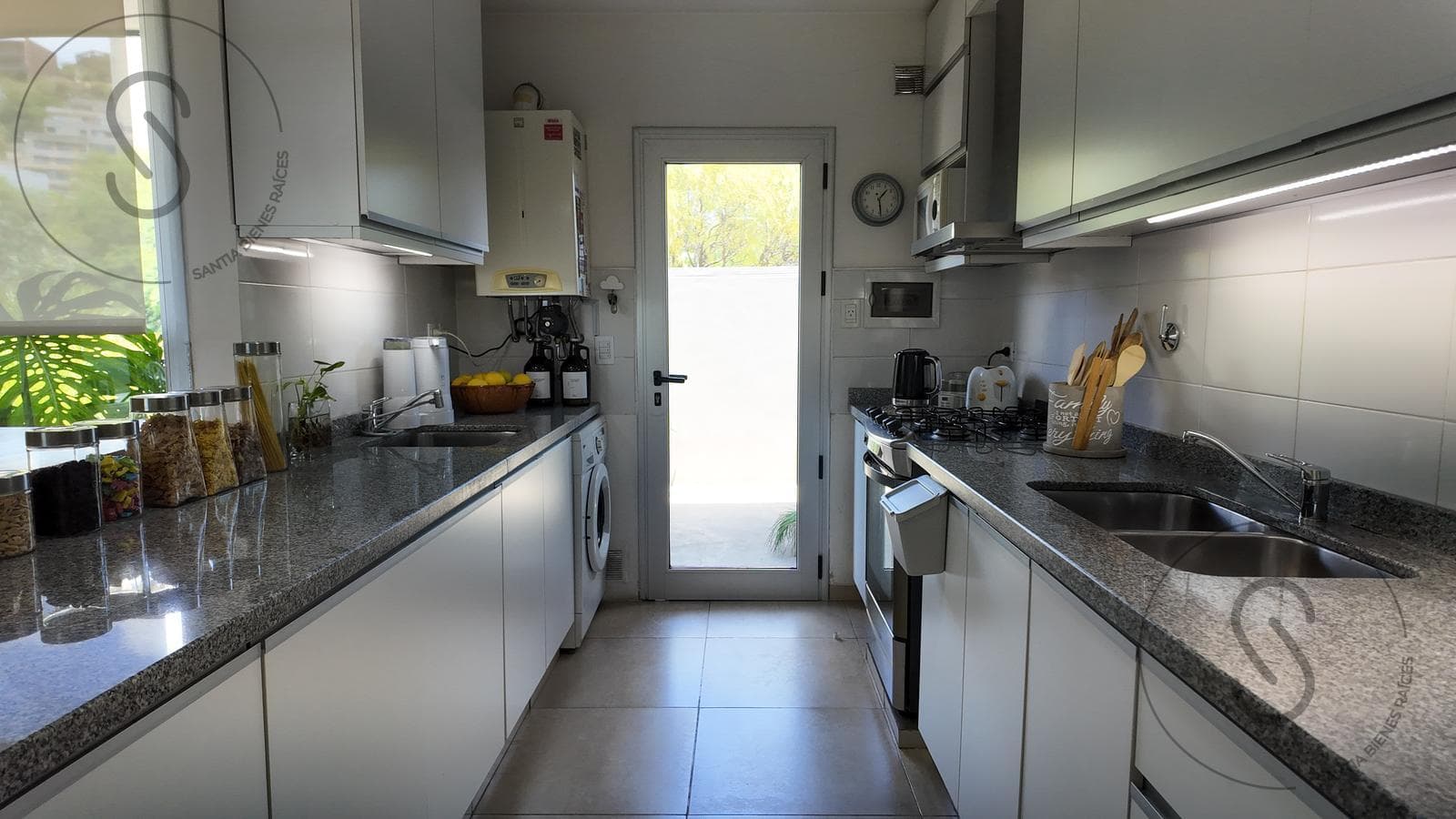 3-Bedroom House for Sale in Country La Cuesta with Pool