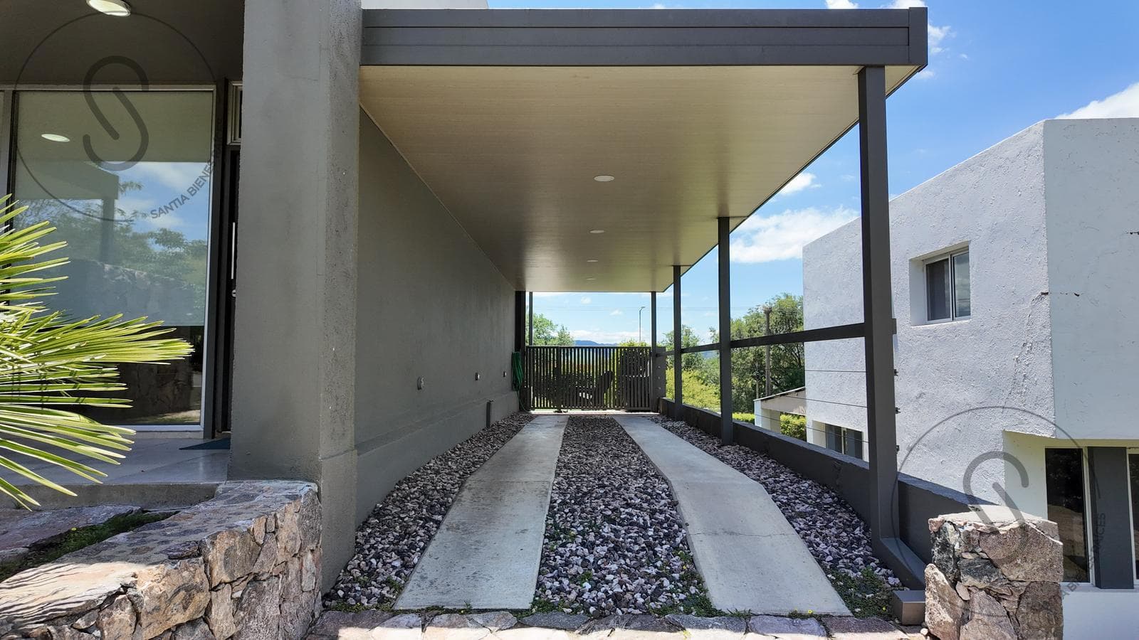 3-Bedroom House for Sale in Country La Cuesta with Pool