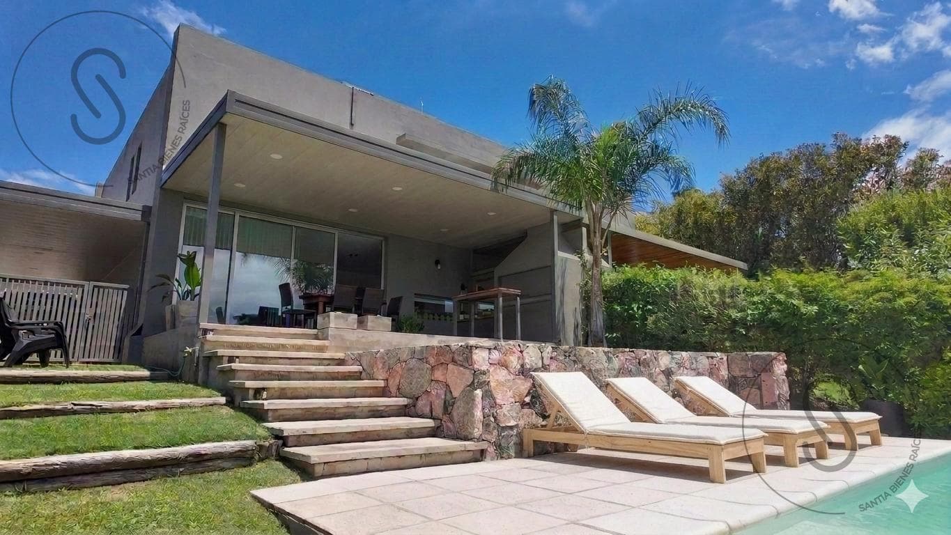 3-Bedroom House for Sale in Country La Cuesta with Pool