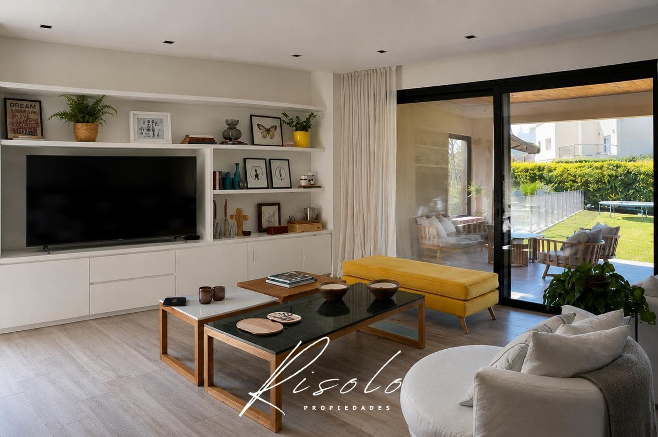 Exclusive Designer Home on a Central Lot in Ayres Plaza