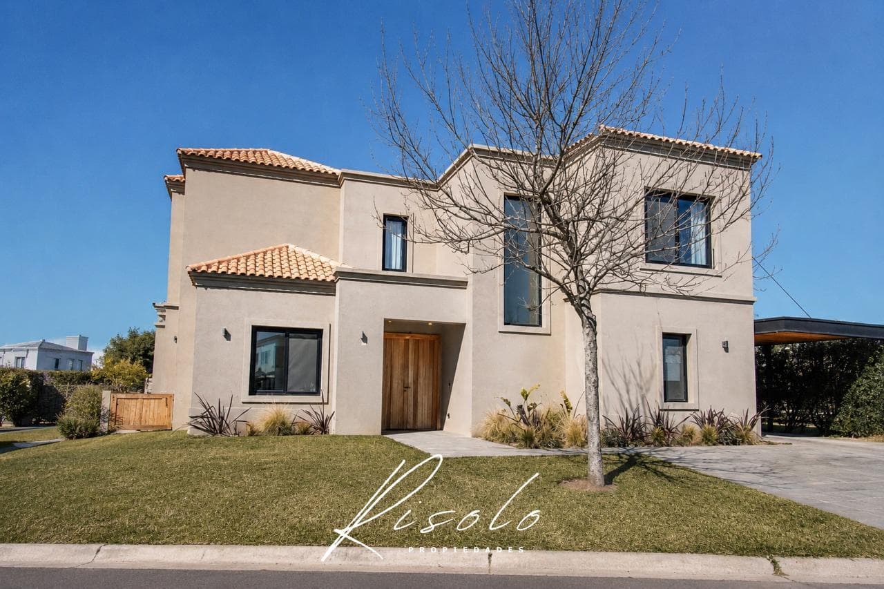 Exclusive Designer Home on a Central Lot in Ayres Plaza