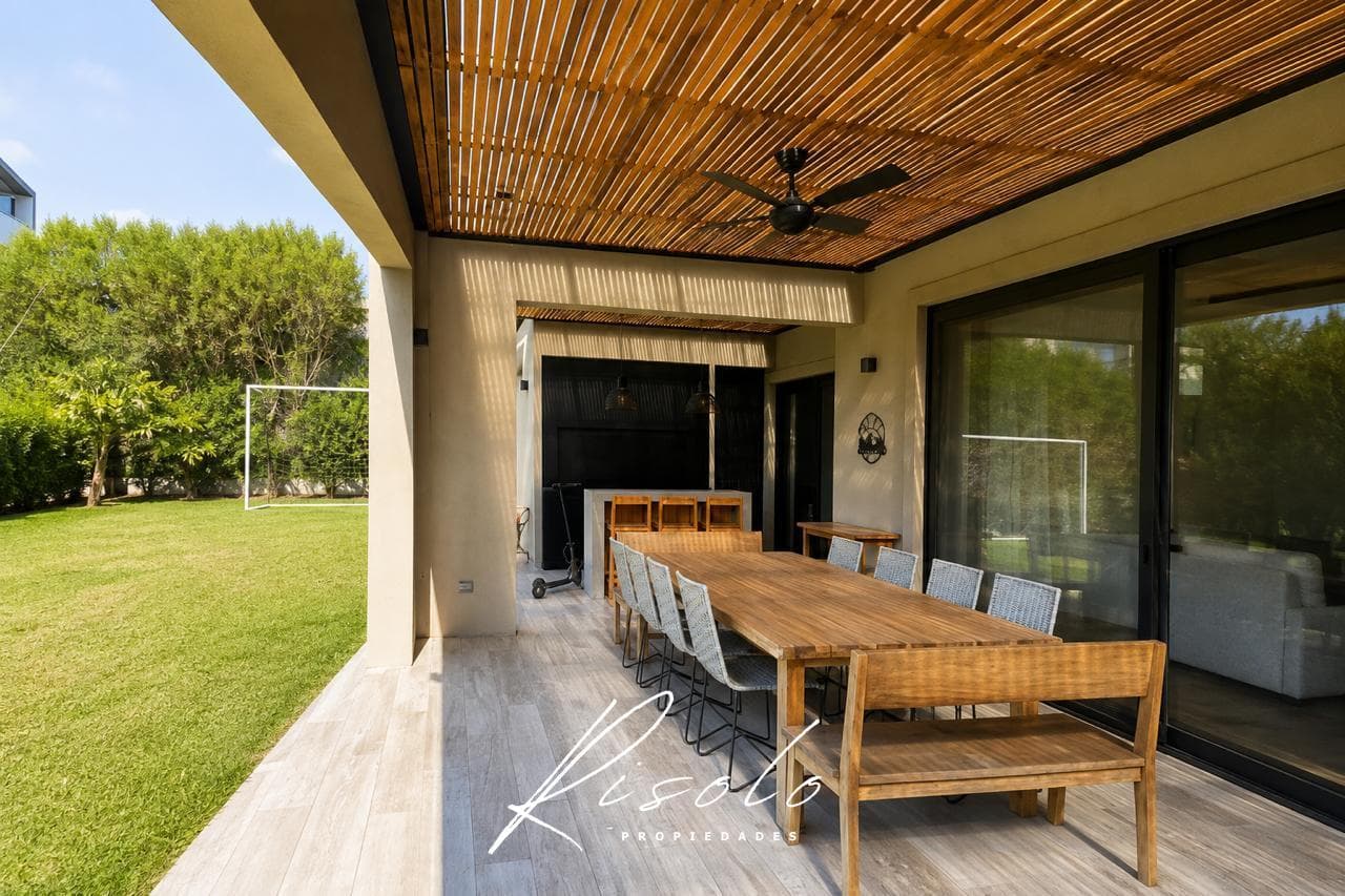 Exclusive Designer Home on a Central Lot in Ayres Plaza