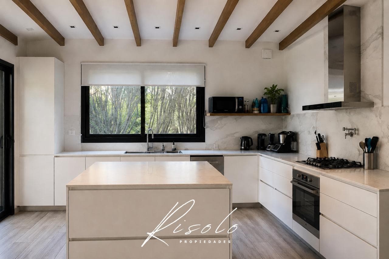 Exclusive Designer Home on a Central Lot in Ayres Plaza