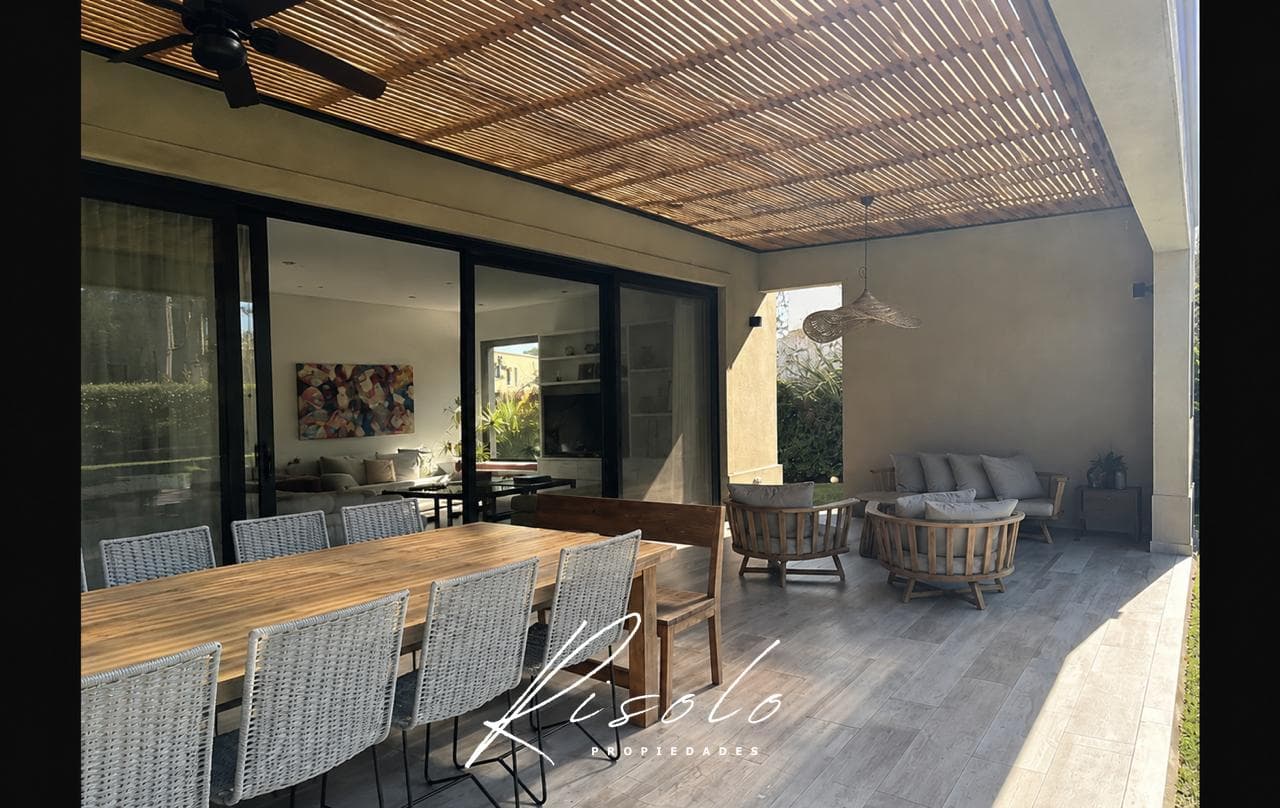 Exclusive Designer Home on a Central Lot in Ayres Plaza