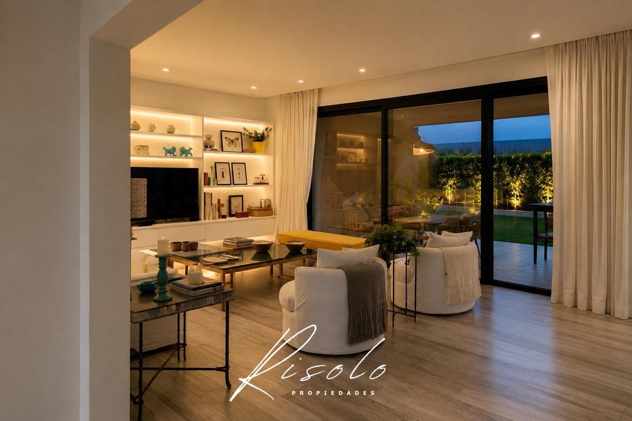 Exclusive Designer Home on a Central Lot in Ayres Plaza