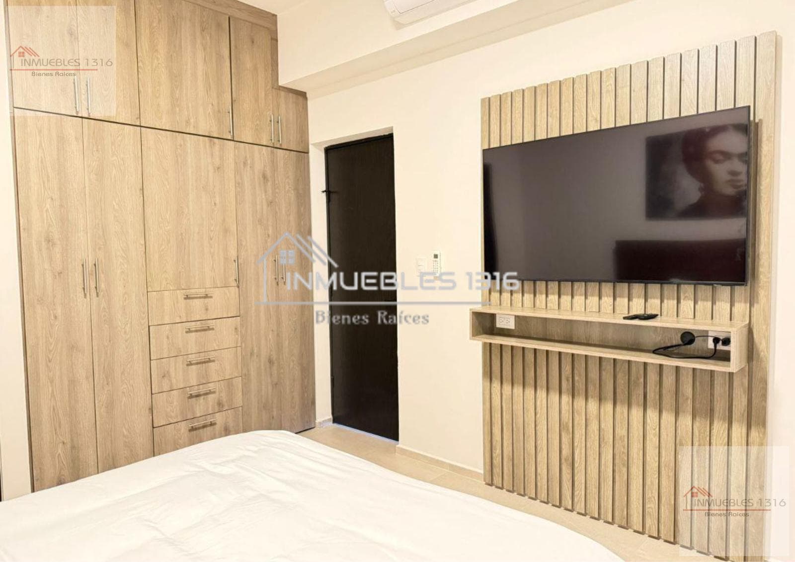 Furnished apartment with a rooftop garden in Torre O'livas, 3 minutes from Rayados Stadium