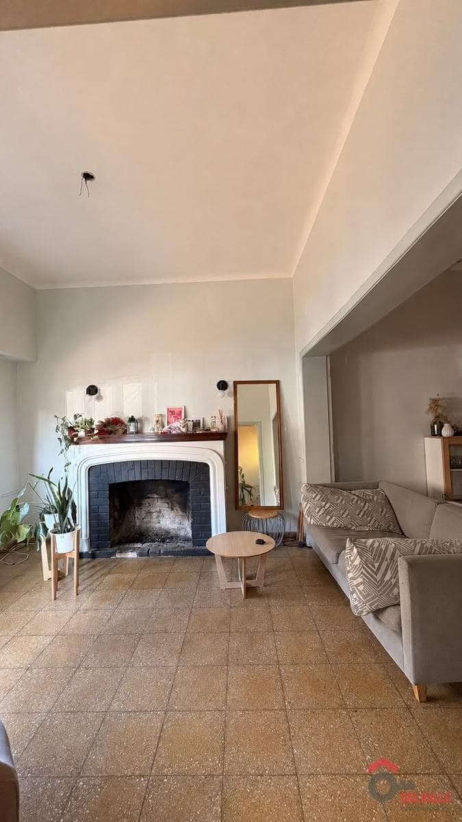 House for sale, Pehuajó, downtown, with a pool, barbecue area, garden, garage, and 4 bedrooms.