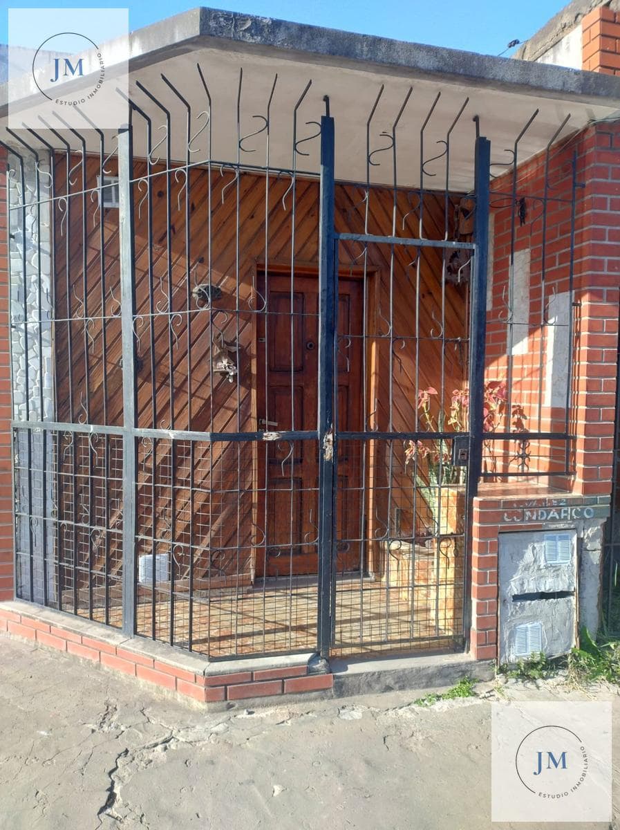 2-Bedroom House with Patio/Garage | Excellent Location | East Lanús