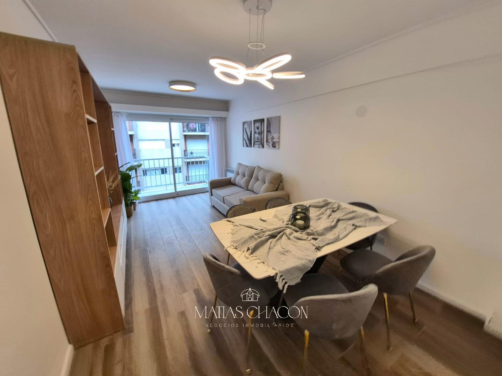 3-room apartment with a garage space, completely renovated to look brand new, in the Downtown area