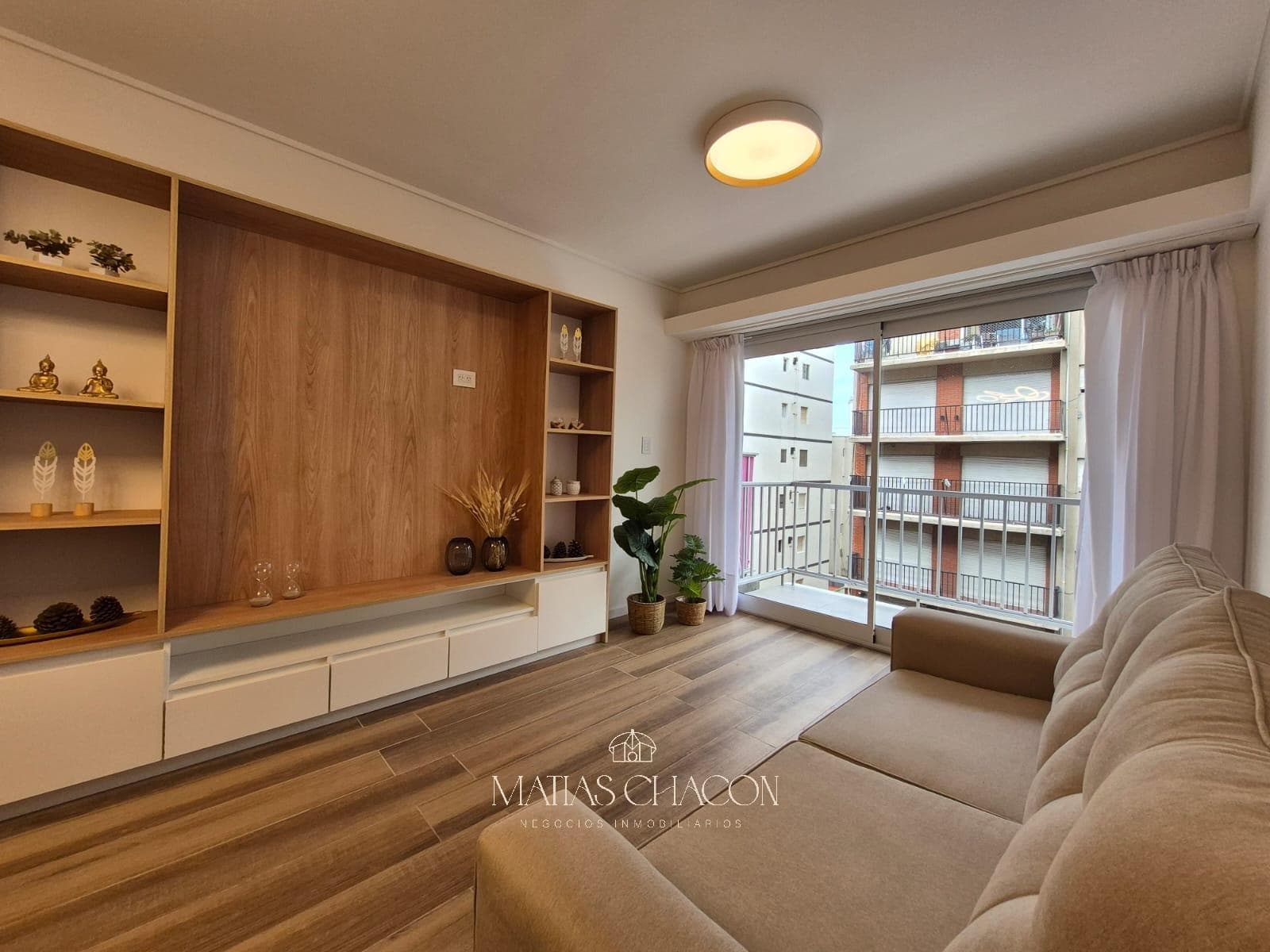 3-room apartment with a garage space, completely renovated to look brand new, in the Downtown area
