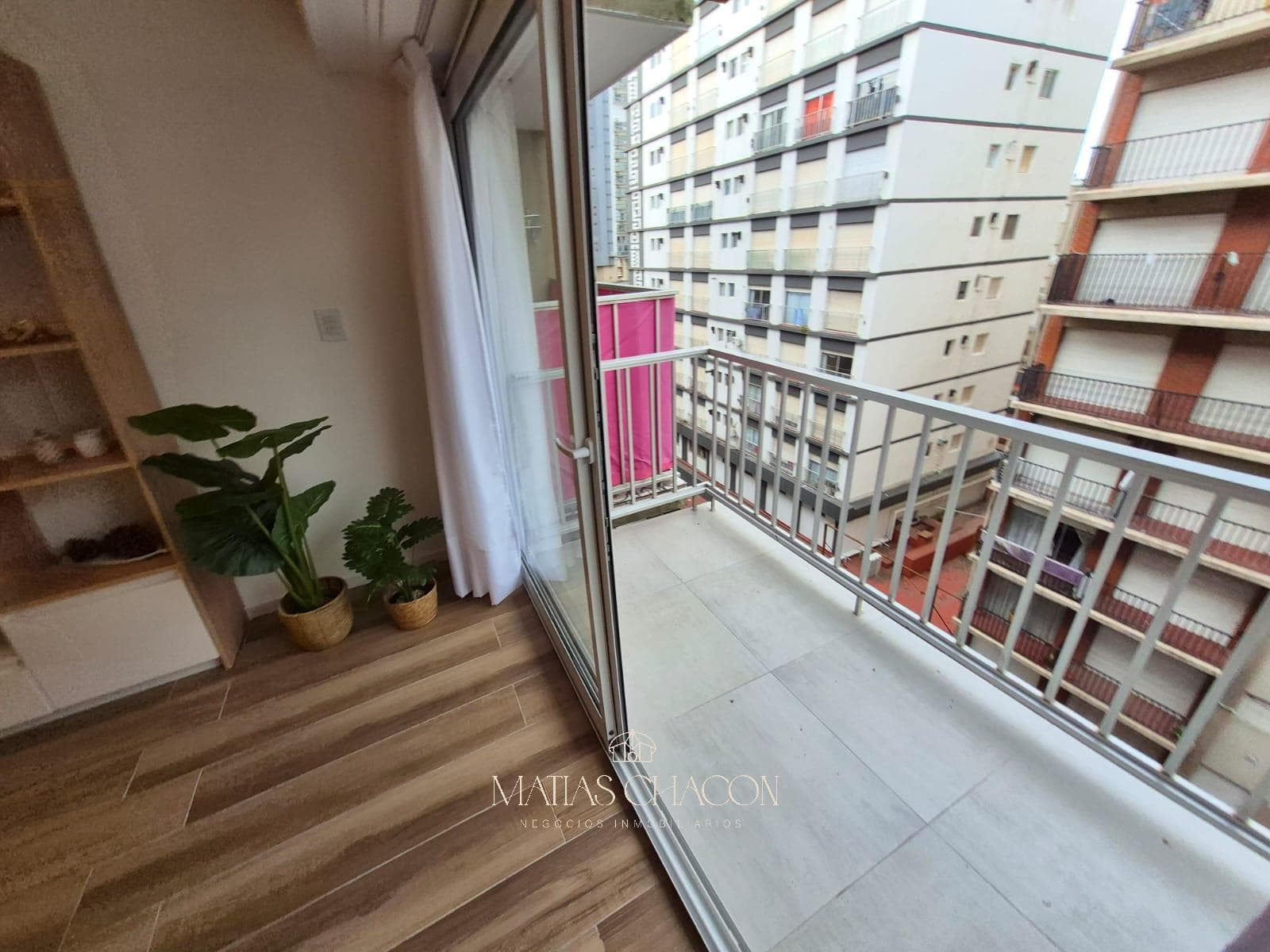 3-room apartment with a garage space, completely renovated to look brand new, in the Downtown area