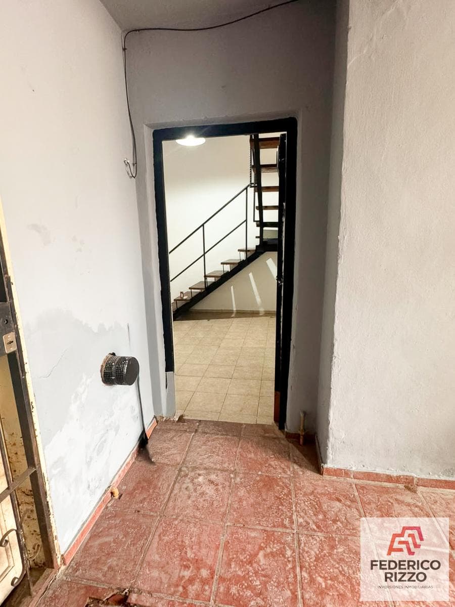 House for Rent in the Alberdi Neighborhood. Chutro 700. 2 bedrooms with a garage