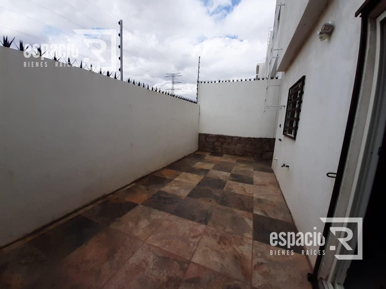 HOUSE FOR RENT IN THE HACIENDA VICTORIA RESIDENTIAL COMPLEX
