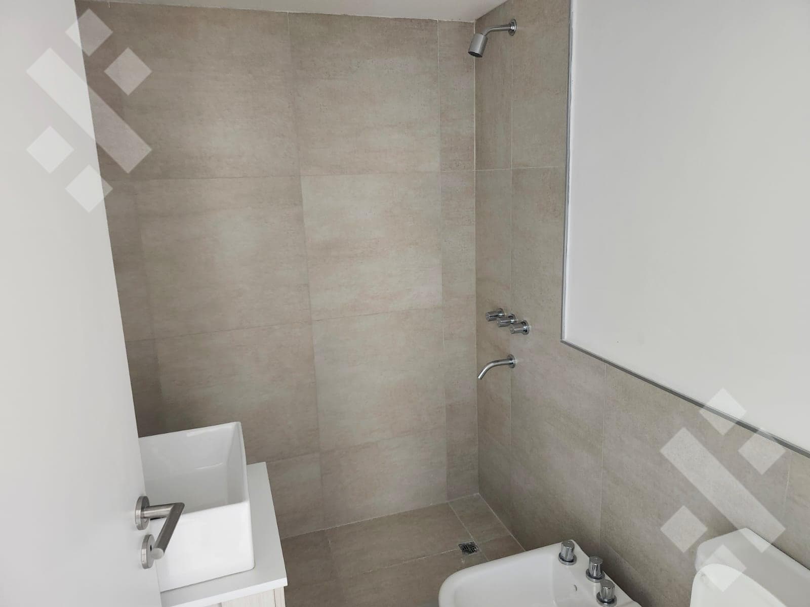 Brand-new 2-bedroom apartment with storage room