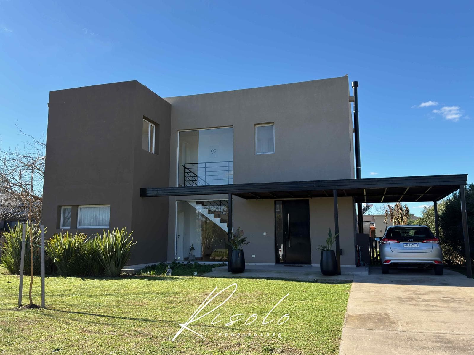 Casa en Alquiler. 3 dormitorios. Pileta. Jardin. Parrilla. Barrio Cerrado, Escobar