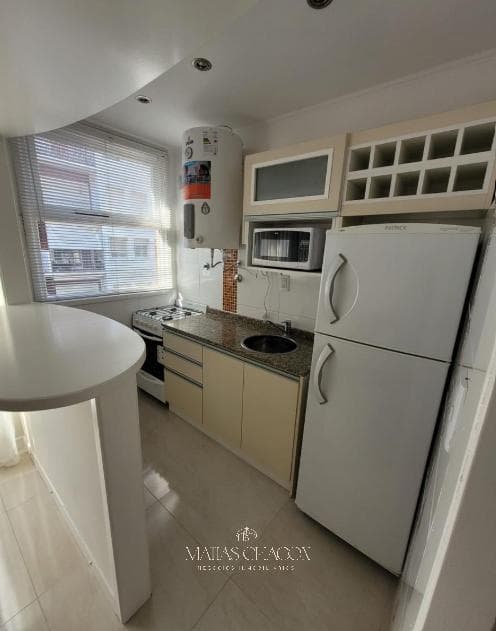 One-room apartment facing the street, with French bacon, recycled